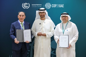 Iberdrolas Executive Chairman Ignacio Galán HE Dr Sultan Al Jaber UAE Minister of Industry and Advanced Technology Masdar Chief Executive Officer Moha 2
