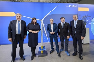 In Hamburg, (from left to right) Peter Heydecker (Board Member, EnBW), Katharina Fegebank (Senator for the Environment, Hamburg), Dr. Peter Tschentscher (First Mayor of Hamburg), Carsten Schneider (Federal Minister for the Environment), and Dr. Georg Stamatelopoulos (CEO, EnBW) celebrate the completion of construction work. Copyright EnBW - Rolf Otzipka